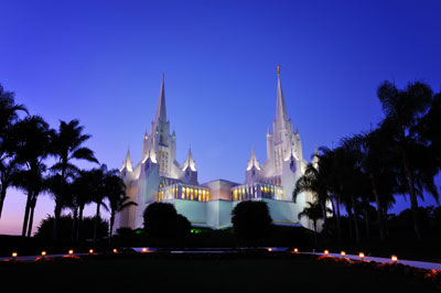 San Diego Temple. Image via Wikimedia Commons.